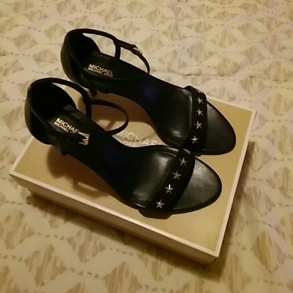 Michael Kors Simone Mid Heels - Picture 2 of 7